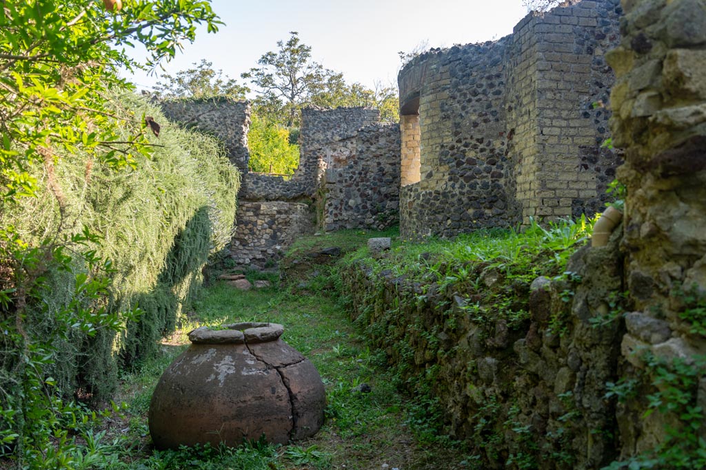 Villa of Mysteries, Pompeii. September 2015. Looking east along north side of villa, towards the wine cellar.