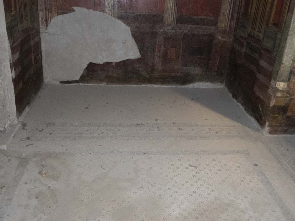 Villa of Mysteries, Pompeii. May 2015. Room 16, mosaic floor in front of two alcoves.
Photo courtesy of Buzz Ferebee.

