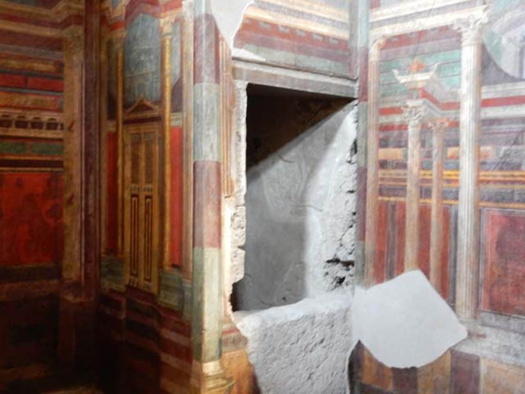 Villa of Mysteries, Pompeii. May 2015. Room 16, detail from south-east corner.   
Photo courtesy of Buzz Ferebee.

