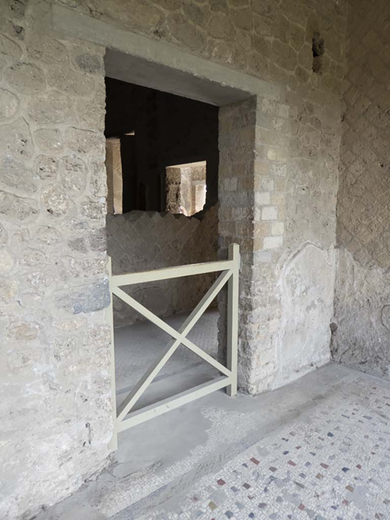 Villa of Mysteries, Pompeii. May 2010. Doorway from portico P3 to passage 13, looking through to doorway from portico P4.