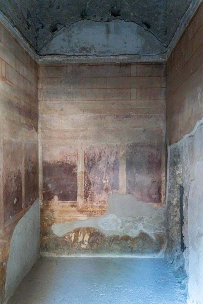 Villa of Mysteries, Pompeii. May 2010. Room 19, north wall with hole into room 20.