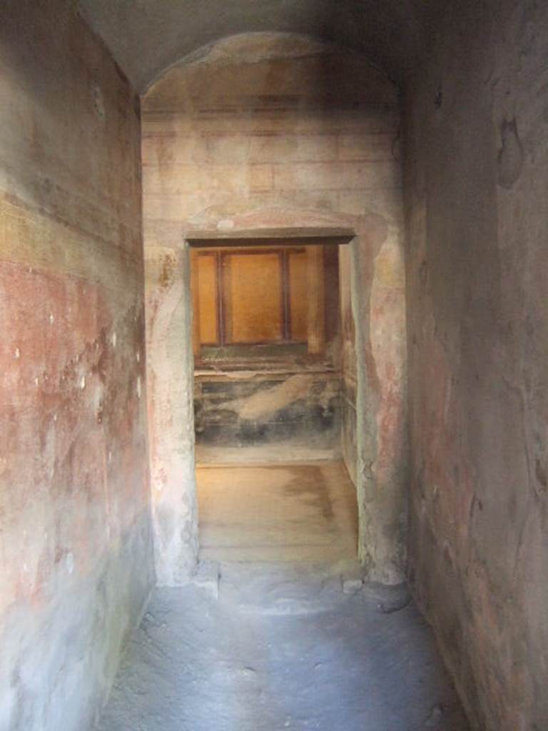 Villa of Mysteries, Pompeii. May 2006. Passage 7, looking west to room 6.