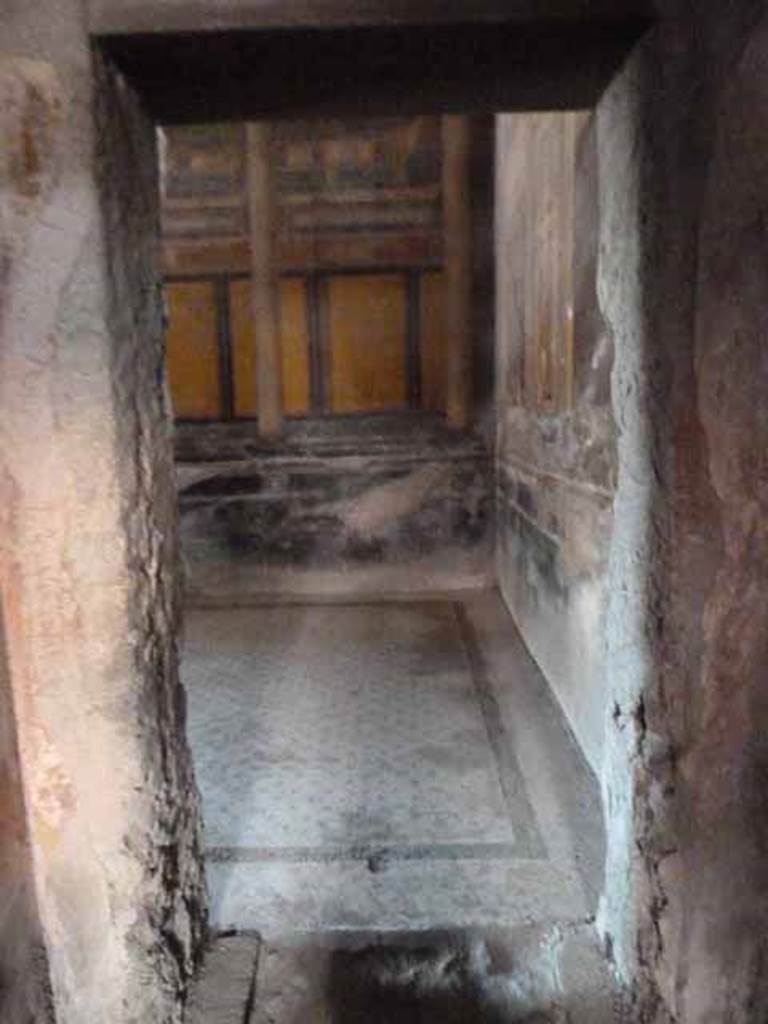 Villa of Mysteries, Pompeii. May 2010. Doorway from passage 7, into room 6. Looking west.