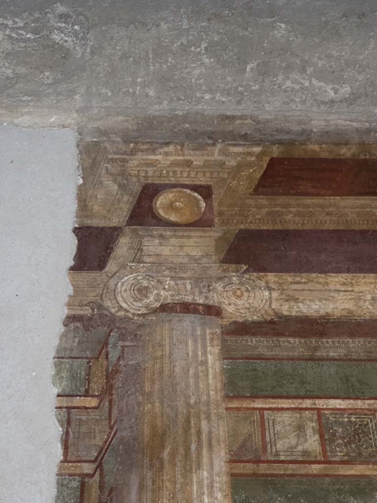 Villa of Mysteries, Pompeii. September 2017. Room 6, detail of painted decoration from upper east wall. 
Foto Annette Haug, ERC Grant 681269 DÉCOR

