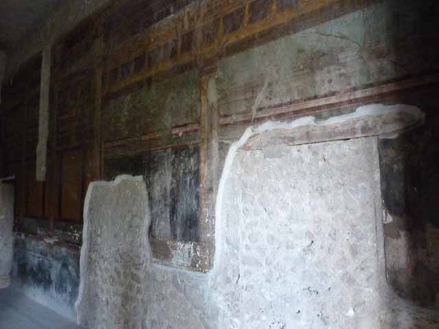 Villa of Mysteries, Pompeii. September 2017. Room 6, detail from upper east wall.
Foto Annette Haug, ERC Grant 681269 DÉCOR.
