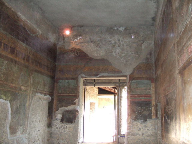 Villa of Mysteries, Pompeii. September 2017. Room 6, mosaic floor.
Foto Annette Haug, ERC Grant 681269 DÉCOR.
