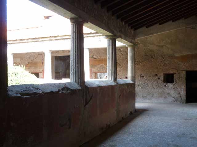 Villa of Mysteries, Pompeii. May 2010. Peristyle B, north painted wall of pluteus. Looking east towards rooms 66, 33 and 34.