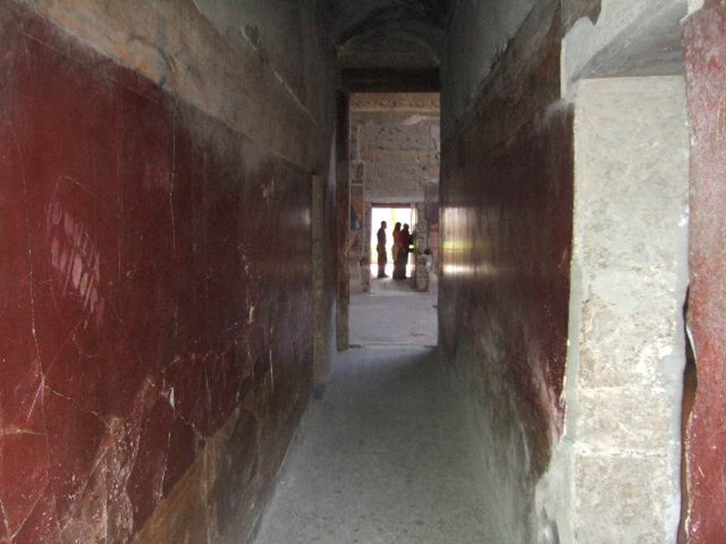 Villa of Mysteries, Pompeii. May 2006. Corridor F1, looking north from portico P1 towards room 64 the atrium, and beyond to corridor F2 . 