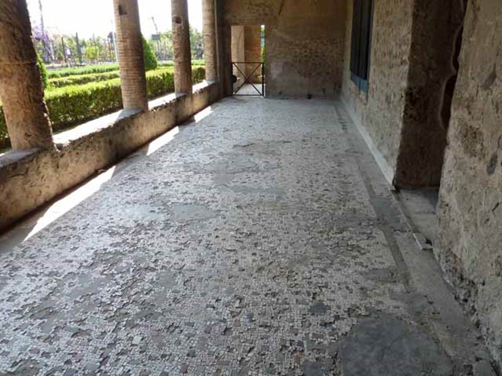 Villa of Mysteries, Pompeii. May 2006. Portico P1, looking west.