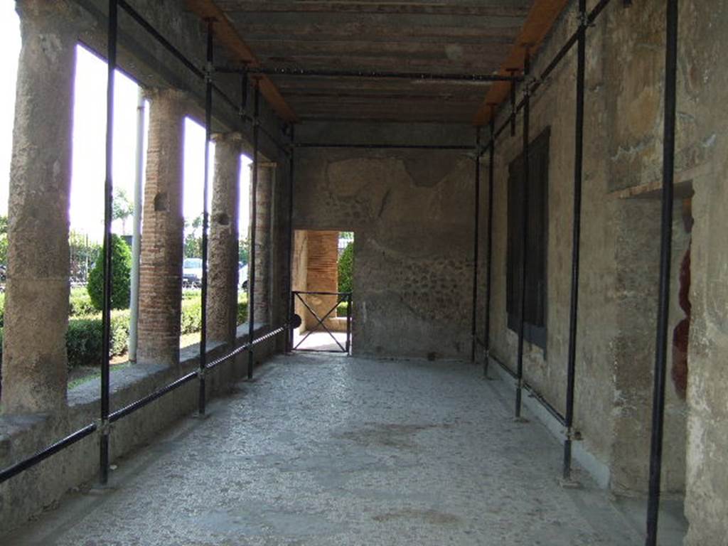 Villa of Mysteries, Pompeii. May 2010. Doorway to room 9, daytime cubiculum.