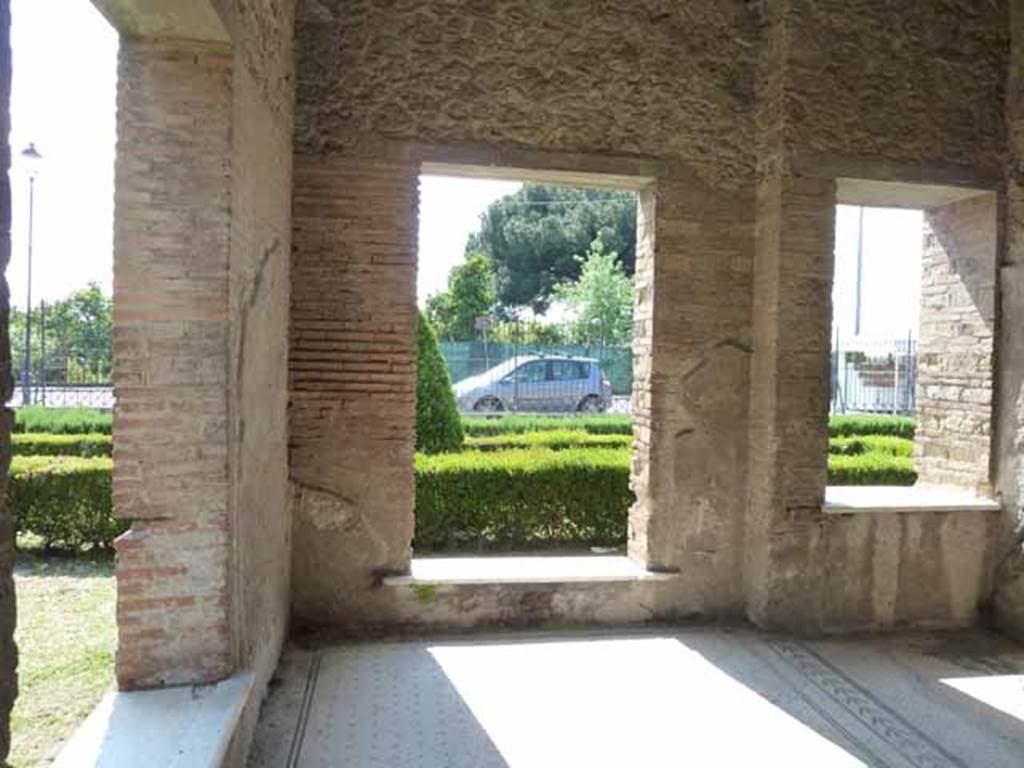 Villa of Mysteries, Pompeii. May 2010. Looking south-west from exedra towards windows of room 9.