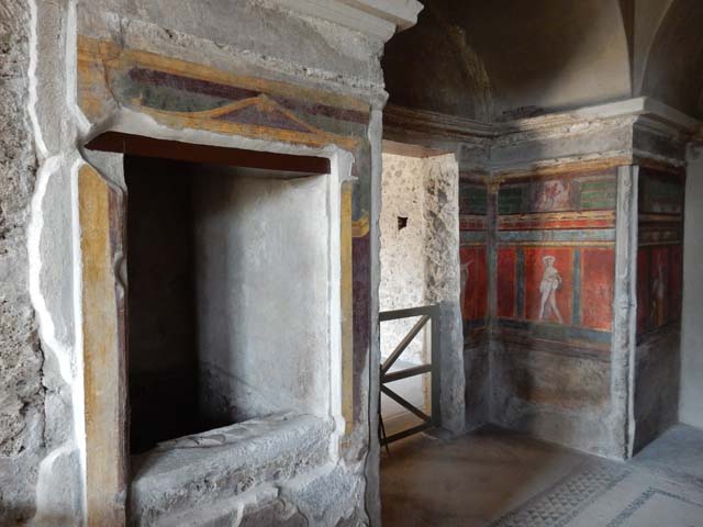 Villa of Mysteries, Pompeii. May 2015. Room 4, recess in north-west corner and doorway to room 2, tablinum.  Photo courtesy of Buzz Ferebee.
