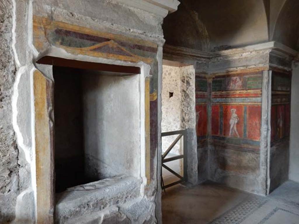 Villa of Mysteries, Pompeii. September 2017. Room 4, detail of recess in north-west corner.
Foto Annette Haug, ERC Grant 681269 DÉCOR.
