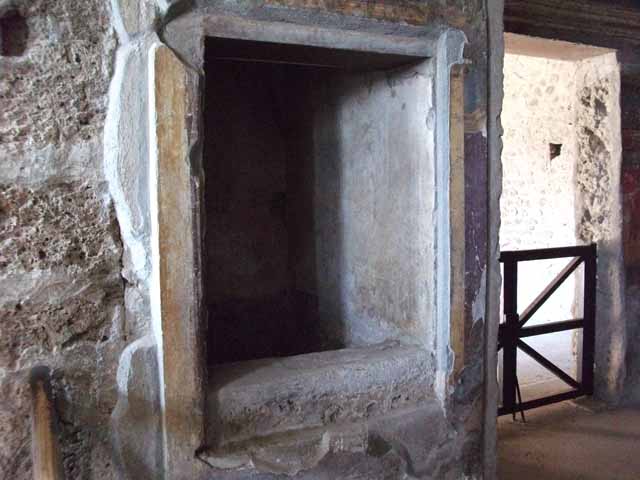 Villa of Mysteries, Pompeii. May 2010. Room 4, cubiculum with double alcove. Recess in north-west corner and doorway to room 2, tablinum. 