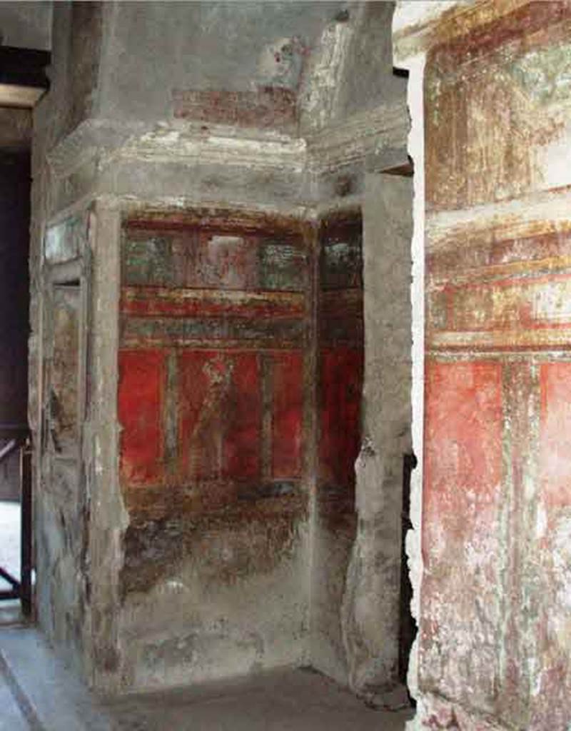 Villa of Mysteries, Pompeii. November 2017. 
Room 4, looking towards west wall in north-west corner.
Foto Annette Haug, ERC Grant 681269 DÉCOR.
