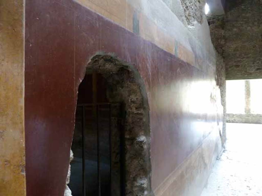 Villa of Mysteries, Pompeii. May 2010. Corridor F2, west wall with doorway to room 15. Looking north to portico P4.