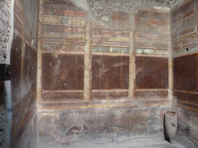 Villa of Mysteries, Pompeii. November 2017. 
Room 15, looking towards west wall in south-west corner. 
Foto Annette Haug, ERC Grant 681269 DÉCOR.
