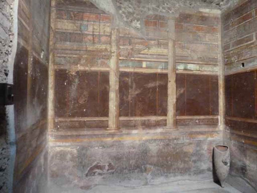 Villa of Mysteries, Pompeii. September 2017. Room 15, detail from upper west wall.
Foto Annette Haug, ERC Grant 681269 DÉCOR.
