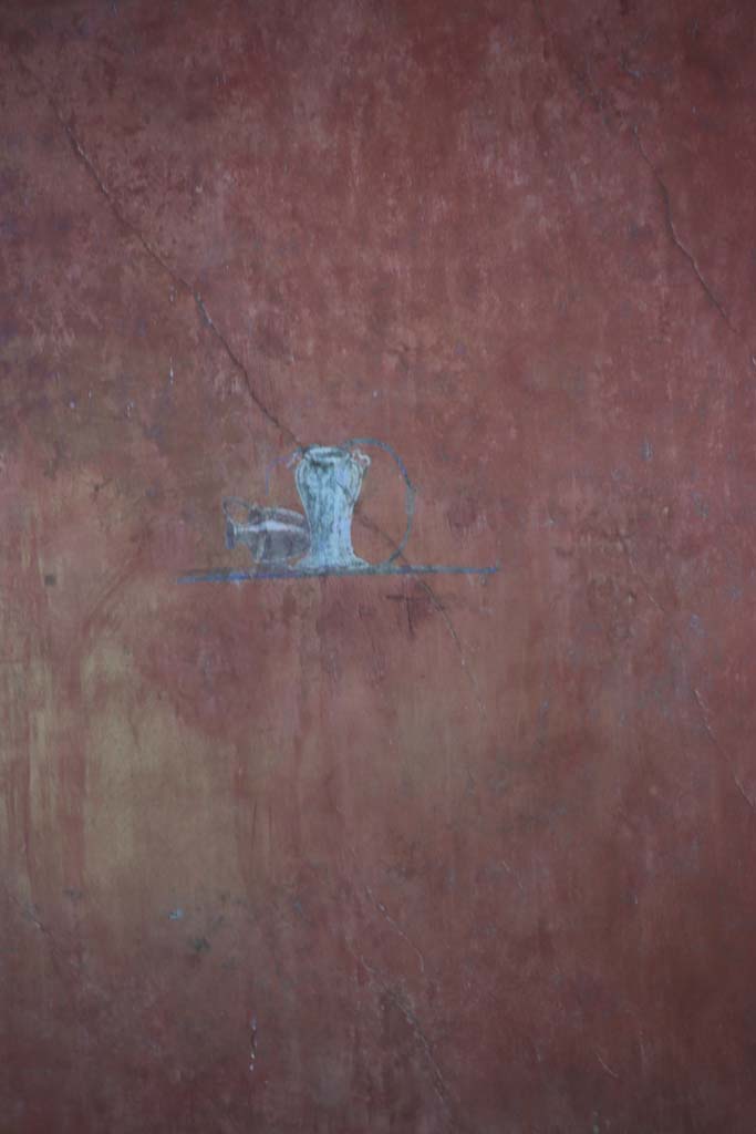 Villa of Mysteries, Pompeii. September 2021. 
Room 11, detail of painted decoration in centre of middle panel of south wall. Photo courtesy of Klaus Heese.
