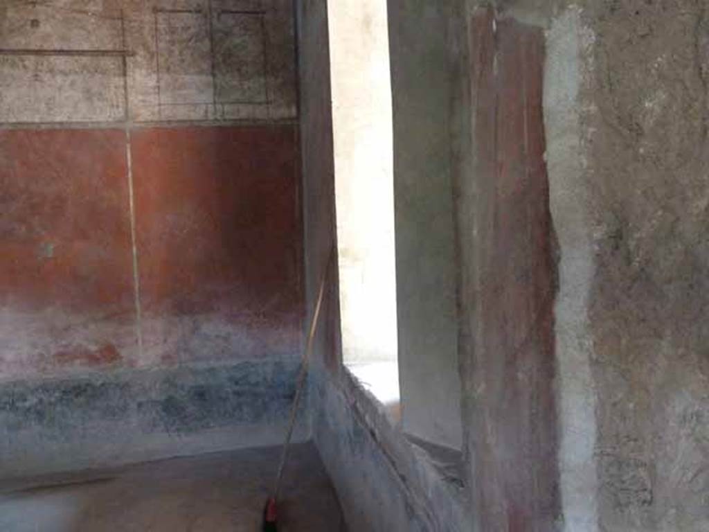 Villa of Mysteries, Pompeii. May 2010. Room 11, west wall with window and shutter.