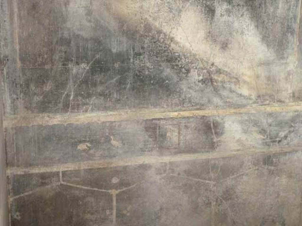 Villa of Mysteries, Pompeii. March 2019. Room 2, tablinum, detail from west end of north wall.
Foto Annette Haug, ERC Grant 681269 DÉCOR.
