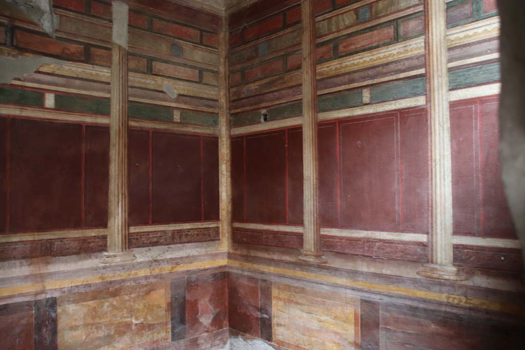 Villa of Mysteries, Pompeii. September 2017. Room 11, looking through doorway from room 12.
Foto Annette Haug, ERC Grant 681269 DÉCOR.
