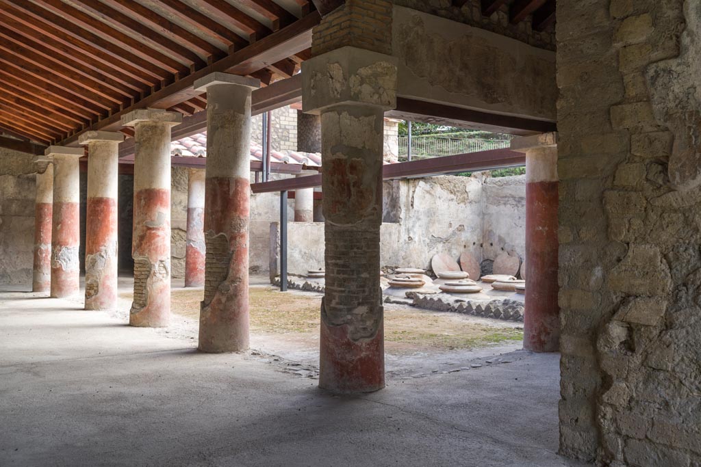 Villa Regina, Boscoreale. October 2021. 
Looking north-east across portico VII, with west portico on left, and south portico on right. Photo courtesy of Johannes Eber.
