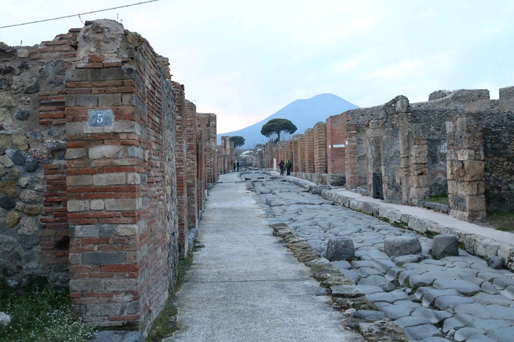 Via Stabiana, Pompeii. December 2018. Looking north between VII.2, on left, and IX.3, on right. Photo courtesy of Aude Durand.