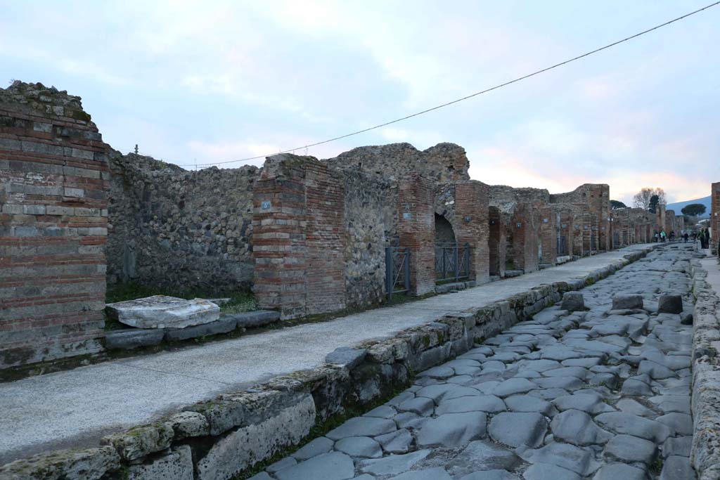 Via Stabiana, Pompeii. December 2018. Looking north along west side, with VII.2.5, on left. Photo courtesy of Aude Durand.

