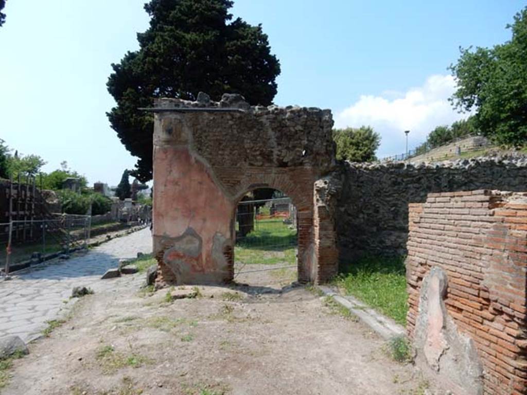 Via dei Sepolcri, east side, Pompeii. May 2015. Looking north from outside HGE14.
Photo courtesy of Buzz Ferebee.
