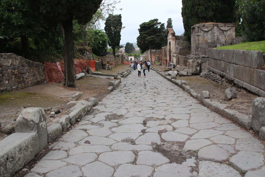 Via dei Sepolcri, Pompeii. April 2014. Looking north. Photo courtesy of Klaus Heese.