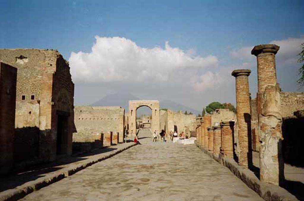 Via del Foro, Pompeii. November 2008. Looking north to junction with Via Mercurio. Photo courtesy of Rick Bauer.