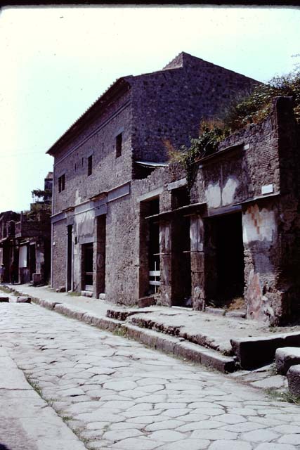 Via dell’Abbondanza, Pompeii. 1973. Looking west towards IX.13.1-6. Photo by Stanley A. Jashemski. 
Source: The Wilhelmina and Stanley A. Jashemski archive in the University of Maryland Library, Special Collections (See collection page) and made available under the Creative Commons Attribution-Non Commercial License v.4. See Licence and use details. J73f0550

