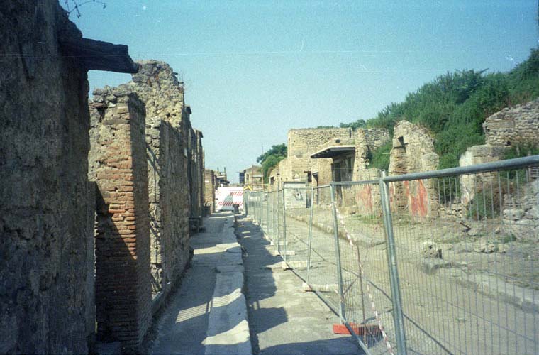 Via dell’Abbondanza. Looking west between II.1 and III.4 from III.5.1, on right. Photo courtesy of Rick Bauer.
.

