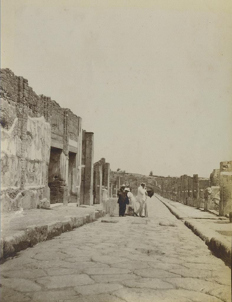 Via dell’Abbondanza, Pompeii. 1905. 
Looking east to fountain near VII.9.68/67. Photo courtesy of Rick Bauer.
