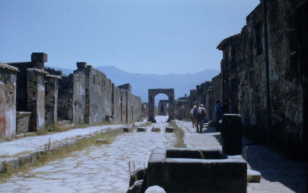 Via di Mercurio, Pompeii. 1950’s. Looking south, from near fountain of Mercury. Photo courtesy of Rick Bauer.