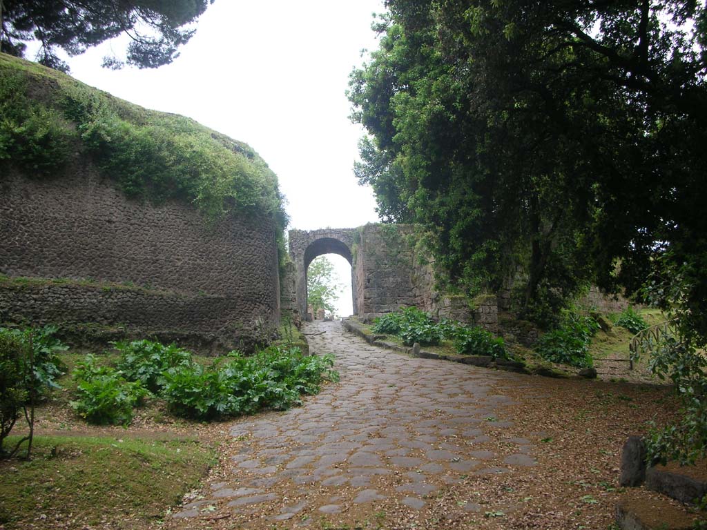 Nola Gate, Pompeii. May 2010. Looking west towards gate, from east end. Photo courtesy of Ivo van der Graaff.

