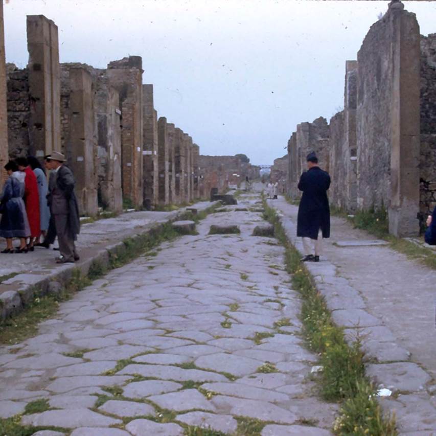 Via di Nola, Pompeii. May 1953. Looking east between V.1 and IX.4, from near V.1.5. Photo courtesy of Rick Bauer.