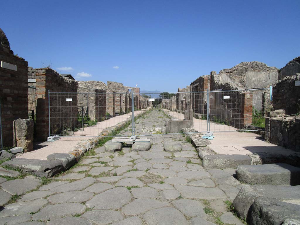 Via di Nola, Pompeii. April 2019. 
Looking east between V.3 and IX.8, from junction with Vicolo dei balconi, on left, and Vicolo del Centenario, on right.
Photo courtesy of Rick Bauer.

