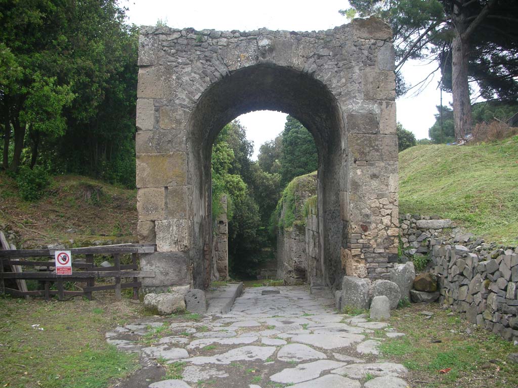 Via di Nola, Pompeii. May 2010. Looking east through gate out from city. Photo courtesy of Ivo van der Graaff.