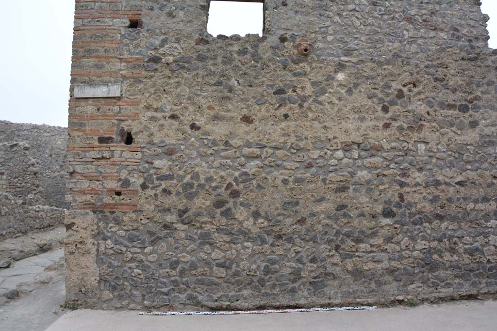 Vicolo del Centenario, west side, Pompeii. May 2017. 
Looking west to exterior wall of IX.5.16, with Unnamed Vicolo between IX.6 and IX.5, on left.
Foto Christian Beck, ERC Grant 681269 DÉCOR.
