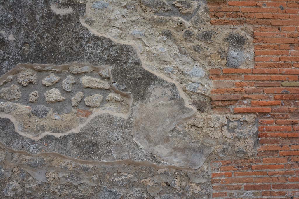 Vicolo del Centenario, west side, Pompeii. May 2017. Detail from side wall of IX.5.12 at north end of vicolo.
Foto Christian Beck, ERC Grant 681269 DÉCOR.
