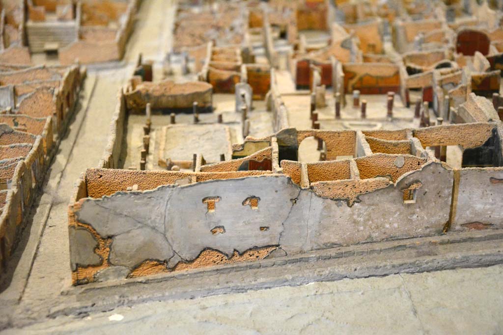Vicolo del Citarista, south end, Pompeii. May 2019. 
Detail from model of wall on west side of roadway, side wall of I.4.28 and I.4.5/25.
Foto Tobias Busen, ERC Grant 681269 DÉCOR.
