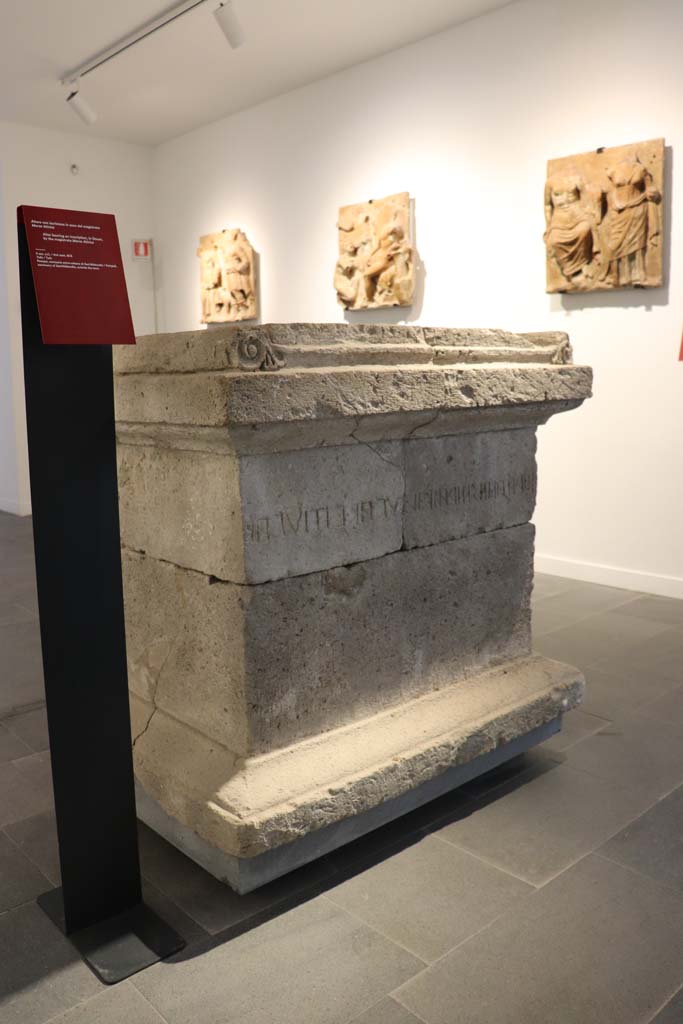 VIII.1.4 Pompeii Antiquarium. February 2021. 
Altar from the sanctuary of Sant’Abbondio di Pompei, on display in Antiquarium. 
Photo courtesy of Fabien Bièvre-Perrin (CC BY-NC-SA).
