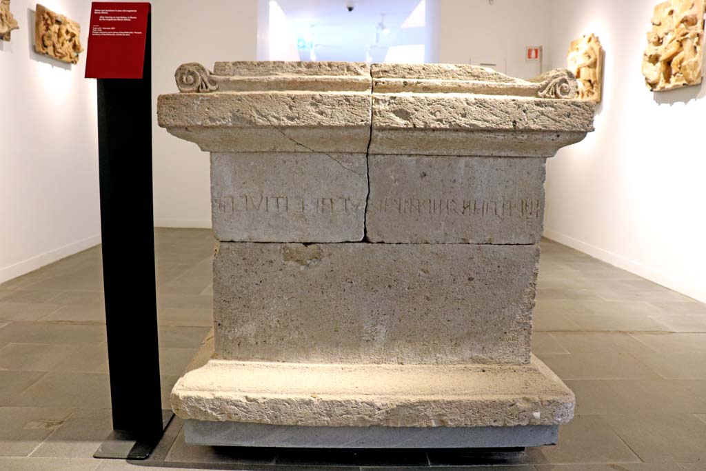 VIII.1.4 Pompeii Antiquarium. February 2021. 
Altar with Oscan inscription to Maras Atinius, aedile of Samnite Pompeii, from the sanctuary of Sant’Abbondio di Pompei.
Photo courtesy of Fabien Bièvre-Perrin (CC BY-NC-SA).
