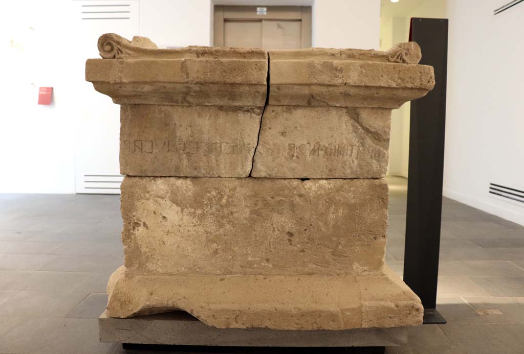 VIII.1.4 Pompeii Antiquarium. February 2021. 
Second side of Altar with Oscan inscription to Maras Atinius, aedile of Samnite Pompeii, from the sanctuary of Sant’Abbondio di Pompei.
Photo courtesy of Fabien Bièvre-Perrin (CC BY-NC-SA).
