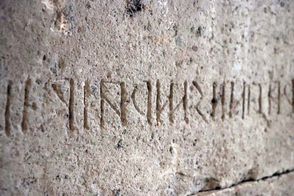 Tempio dionisiaco in località Sant’Abbondio di Pompei. February 2021. 
Detail of inscription. Photo courtesy of Fabien Bièvre-Perrin (CC BY-NC-SA).
