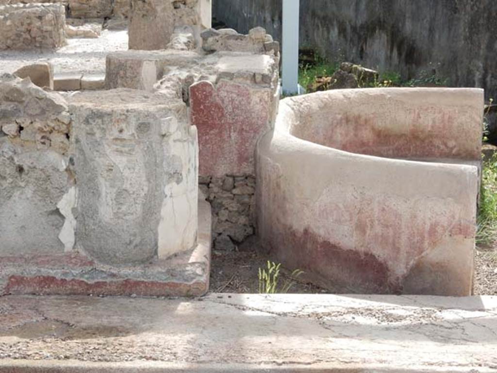 Tempio dionisiaco in località Sant’Abbondio di Pompei. May 2018. South-west corner and bench D.
Photo courtesy of Buzz Ferebee.
