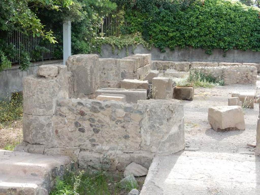 Tempio dionisiaco in località Sant’Abbondio di Pompei. May 2018. North side of temple looking east across pronaos to cella E.
Photo courtesy of Buzz Ferebee.
