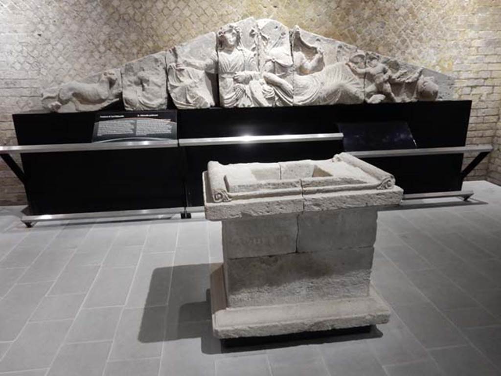 Tempio dionisiaco in località Sant’Abbondio di Pompei. May 2018. Pediment and altar on display in Antiquarium.
Photo courtesy of Buzz Ferebee.
